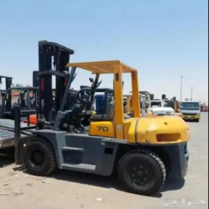 يوجد لدينا رافعات شوكيه وجي سي بي وكرينات وببكات للايجار 5