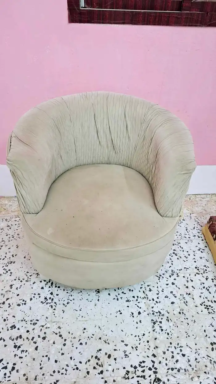 ثلاثة كراسي كنب جيده 0