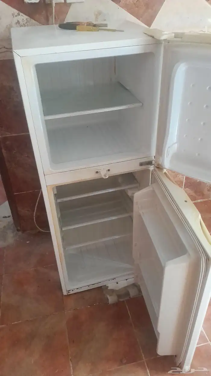 ثلاجه 350 فرن مع الدابه والخرطوم والمنظم400 فرن كهرباء 100 م 2