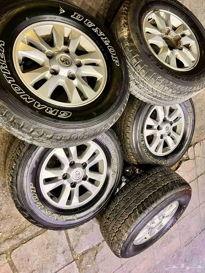 كفرات دلوب ياباني مقاس 285.65.17 مع جنوط.اصلي 2010 2