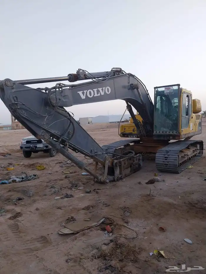 بوكلين فولفو2003 مخبط مكينه فقط الباقي نظيف جدا القصيم الرس 3