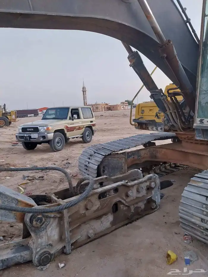 بوكلين فولفو2003 مخبط مكينه فقط الباقي نظيف جدا القصيم الرس 1