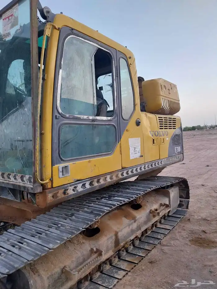 بوكلين فولفو2003 مخبط مكينه فقط الباقي نظيف جدا القصيم الرس 2