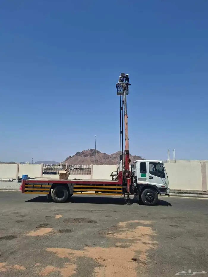 Boom truck lifting workers 2