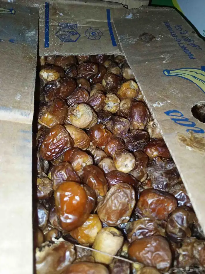 يوجد علف وقشر الكيلو 2 ريال يوجد 6 طن 0