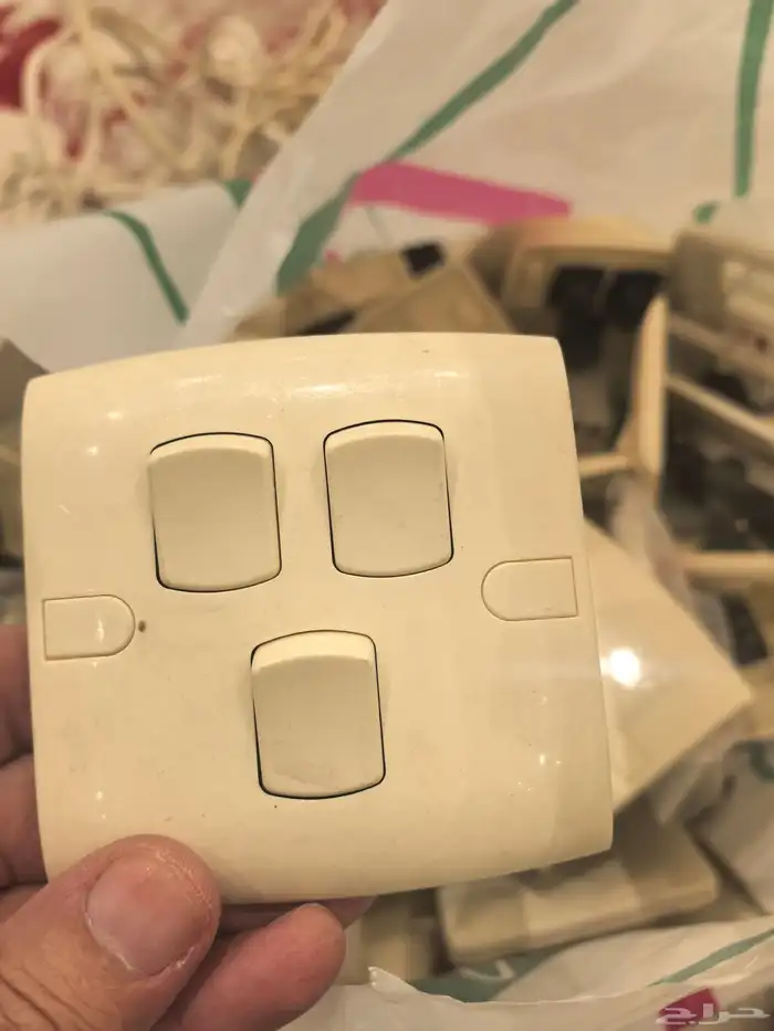 للبيع مواد كهرب وسباكه 1