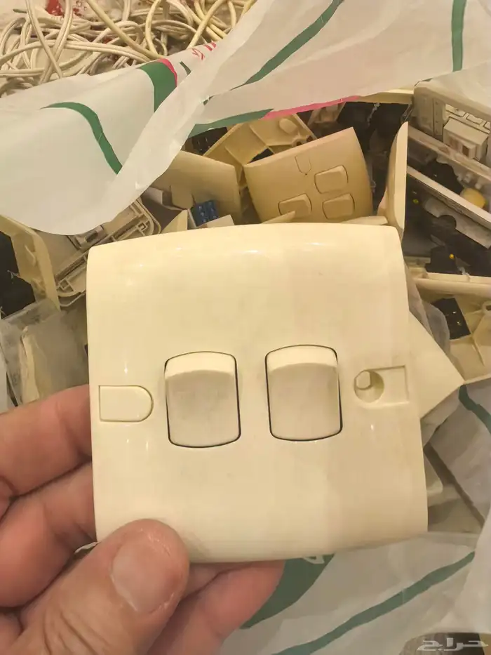 للبيع مواد كهرب وسباكه 2