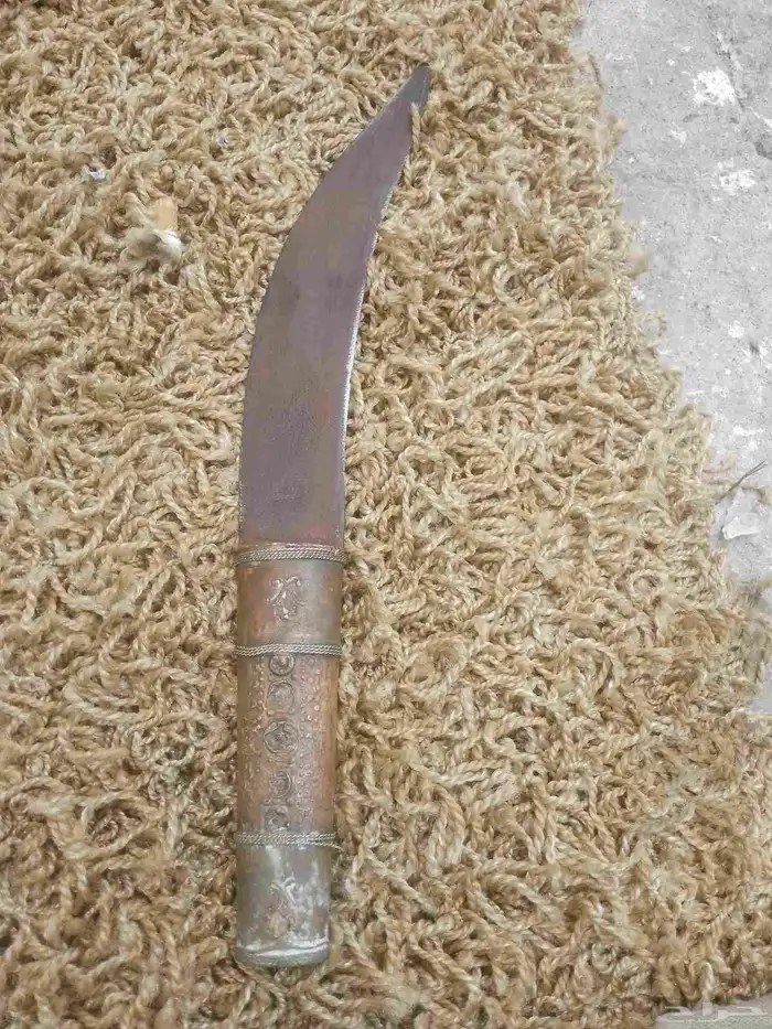 سكين قديمه علي السوم 0