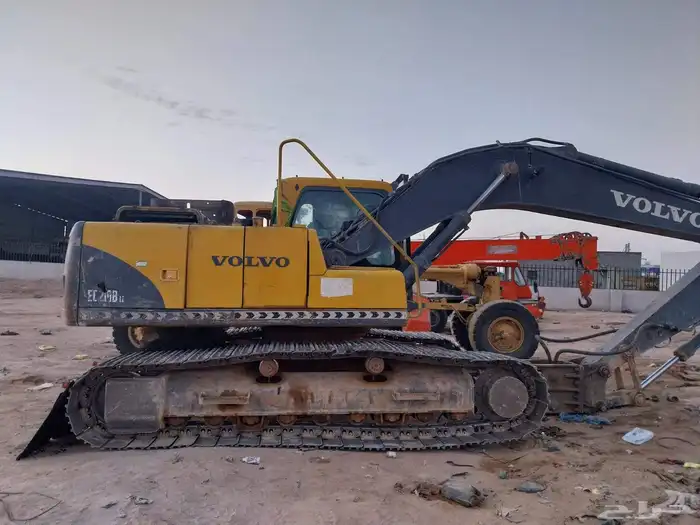 بوكلين فولفو2003 مخبط مكينه فقط الباقي نظيف جدا القصيم الرس 0