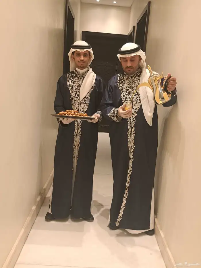 قهوجي وصبابين رجال ونساء 0