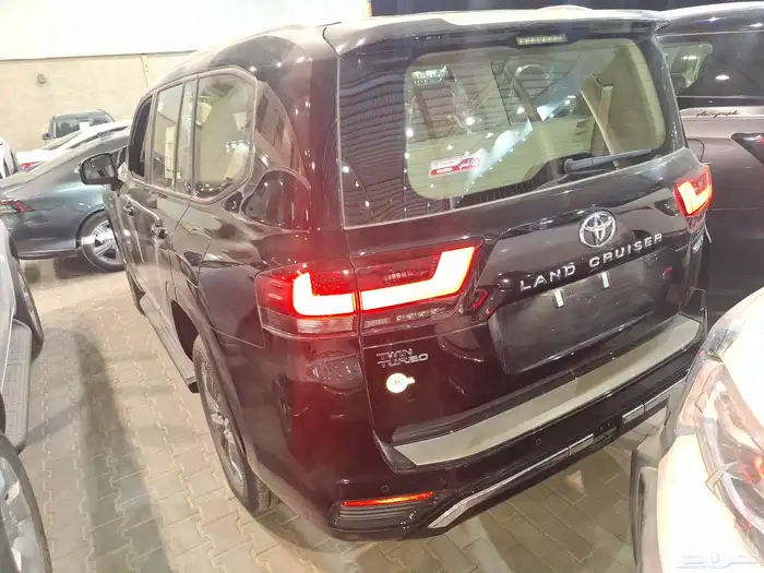 تويتا لاند كروزر GXR L4 2024 3
