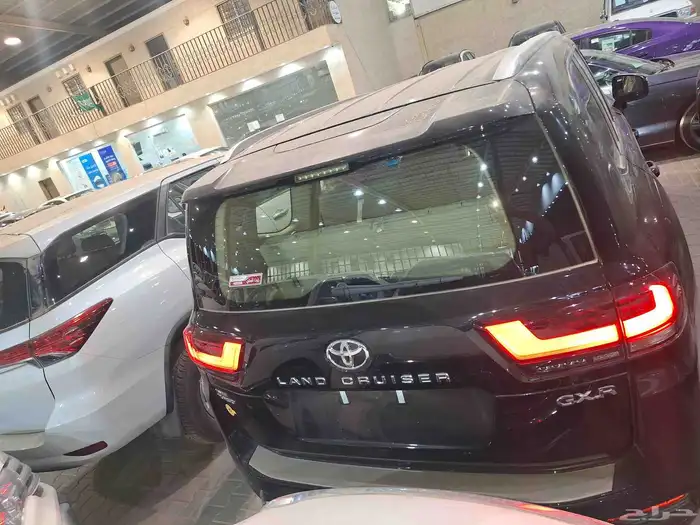 تويتا لاند كروزر GXR L4 2024 7