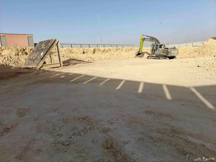 حفر وترحيل على استعداد لتنفيذ اي مشروع 0