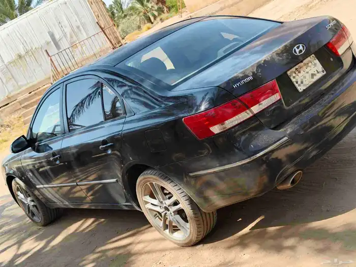sonata half full 2009 model neat and clean no accident 1