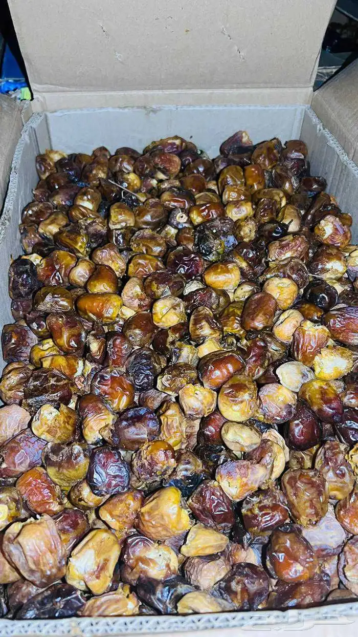 يوجد علف وقشر الكيلو 2 ريال يوجد 6 طن 1