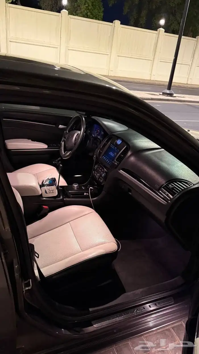 كرايزلر c300s موديل 2020 مخزن 5