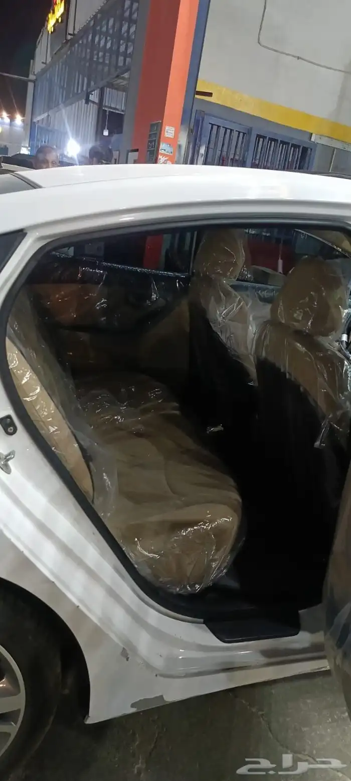 النترا فل كامل ممشئ 320 حالت المكينة والقير ممتازة فيها رف 6