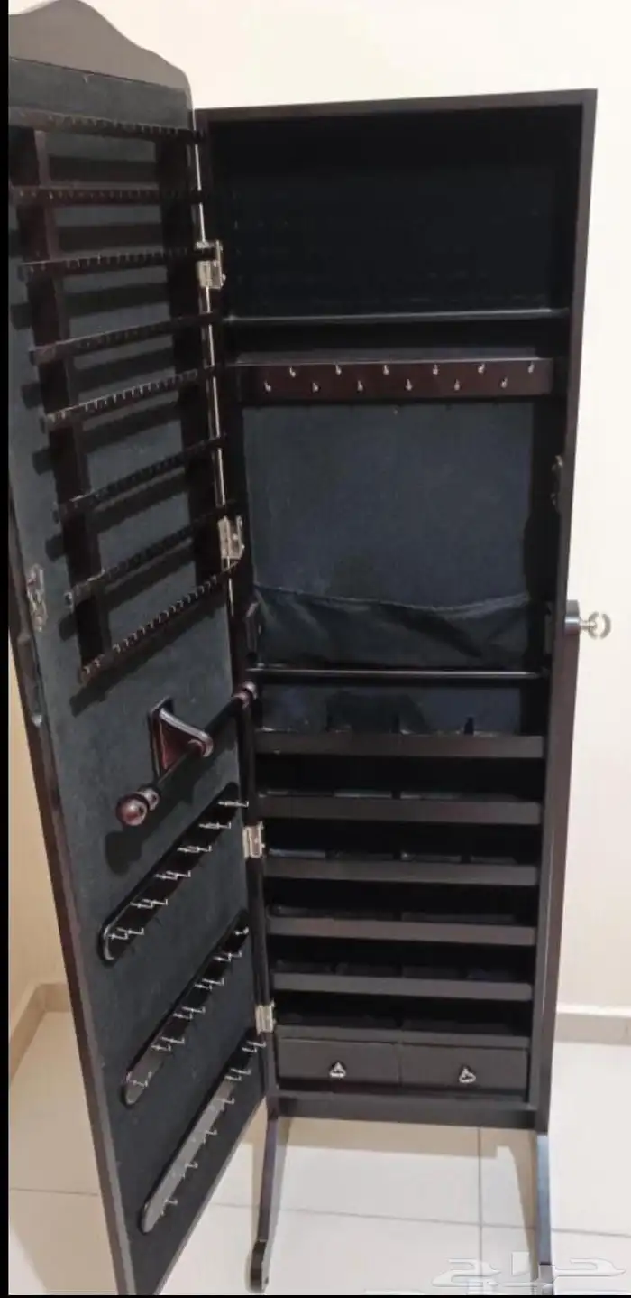 مرايا دولاب الاكسسوارات مستخدمة ونظيفة للبيع المستعجل 3