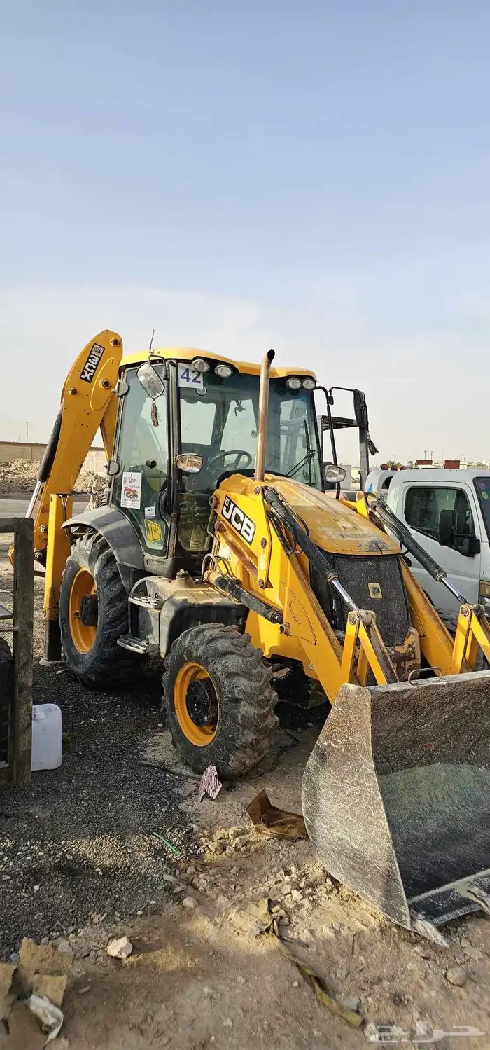 يوجد لدينا رافعات شوكيه وجي سي بي وكرينات وببكات للايجار 2