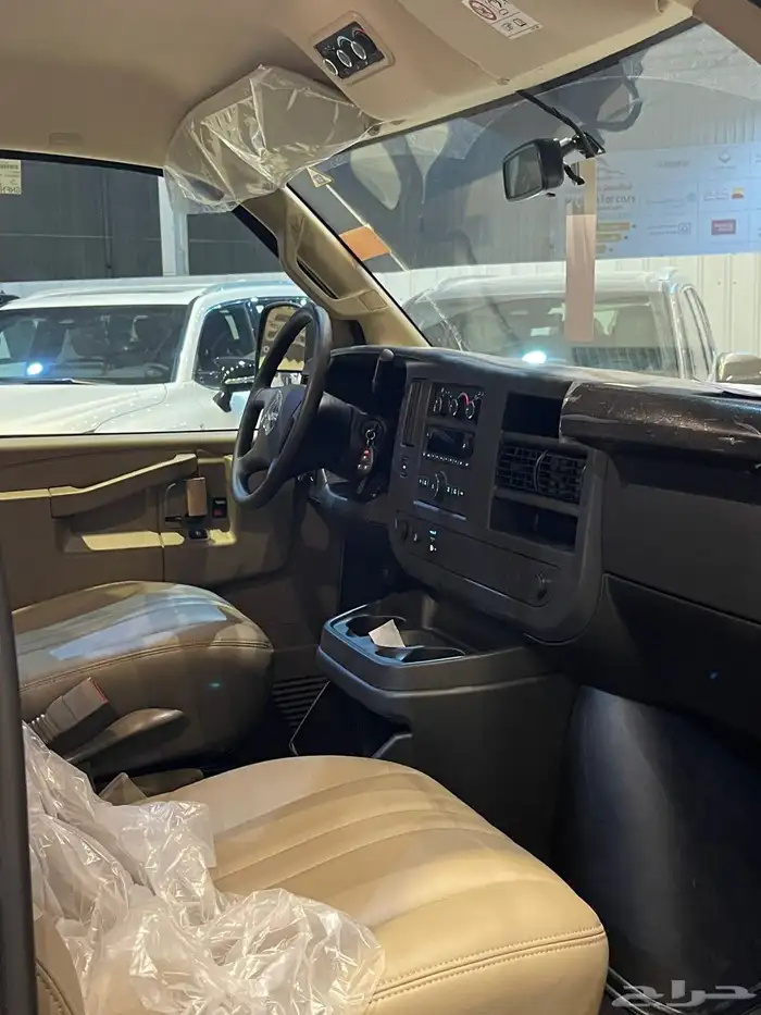 GMC Savana 2025 merchandise long chassis 10