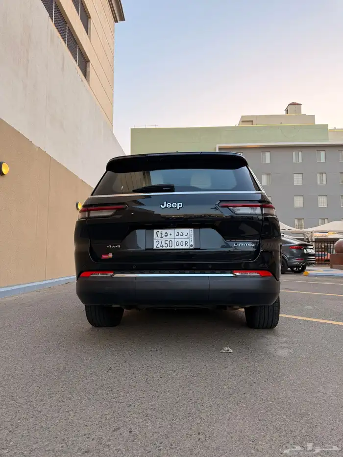 جيب شيروكي ليميتد 2023 لارج 28