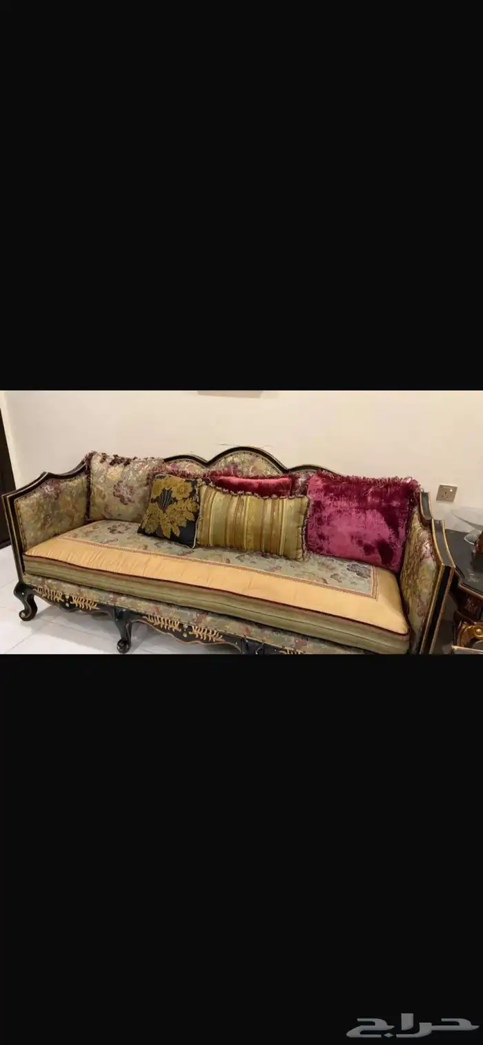 طقم كنب كلاسيك فخم للبيع 1