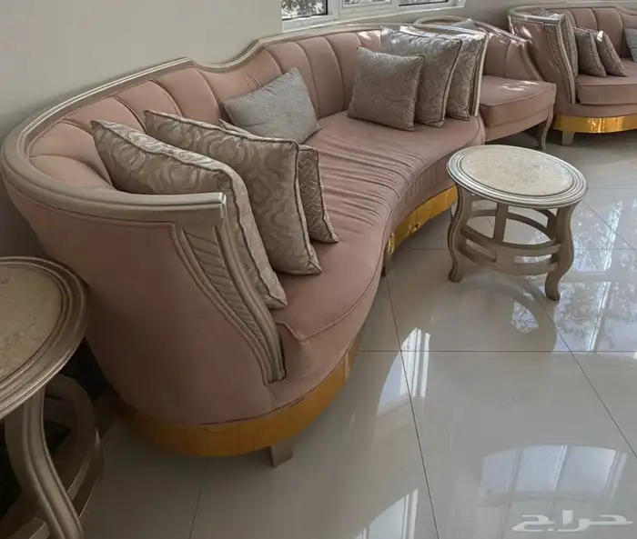 طقم كنب فخم وطاولاته 3