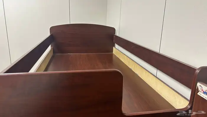 Bedroom with 3 beds 7