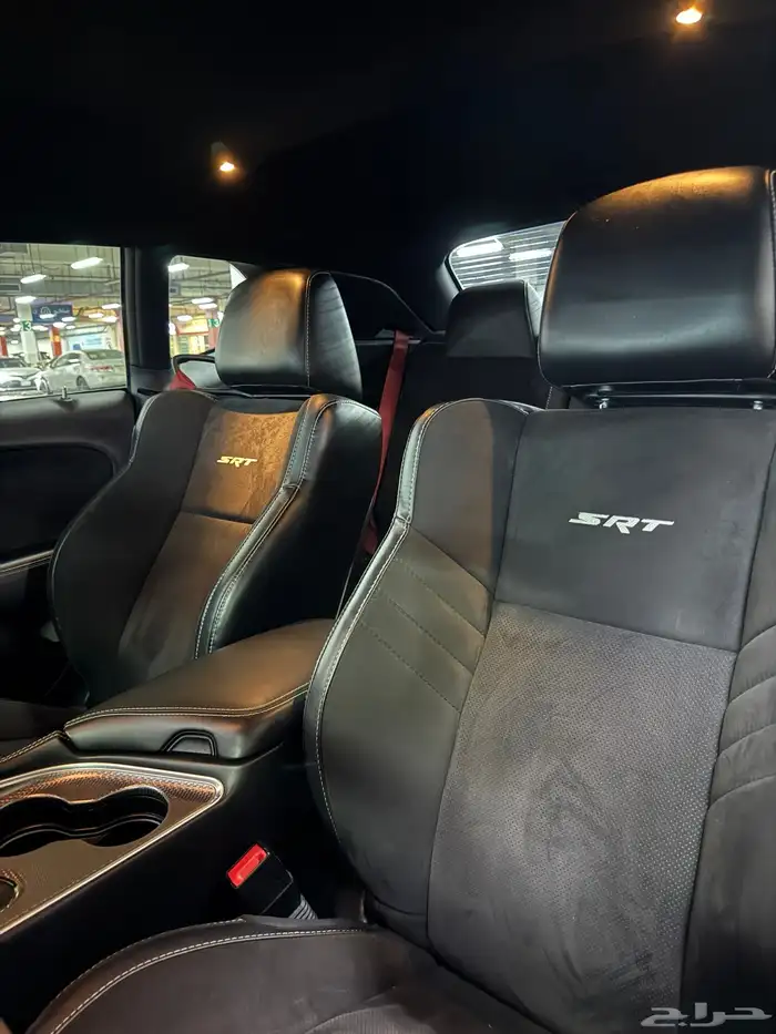 Dodge Challenger Hellcat 8