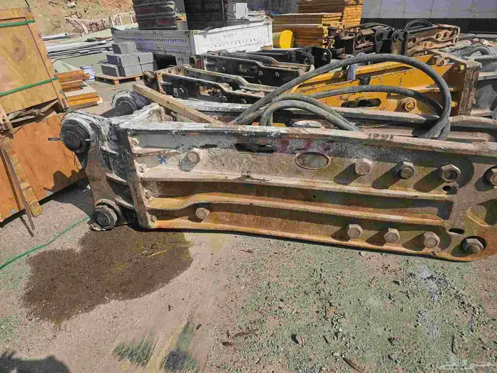 دقاق بوكلين مستعمل مقاس 50امساس بيع علا حالته الراهنه 1