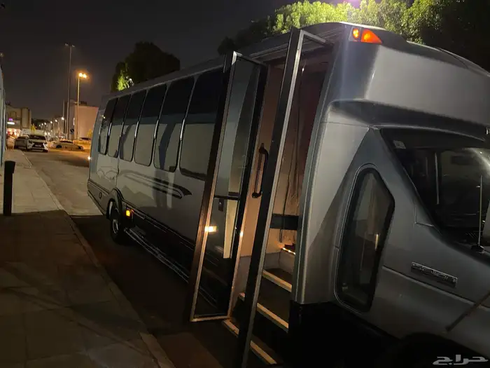 باص فورد موديل 2006 مخزن 4