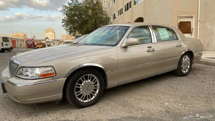 Lincoln Town car 2009 1