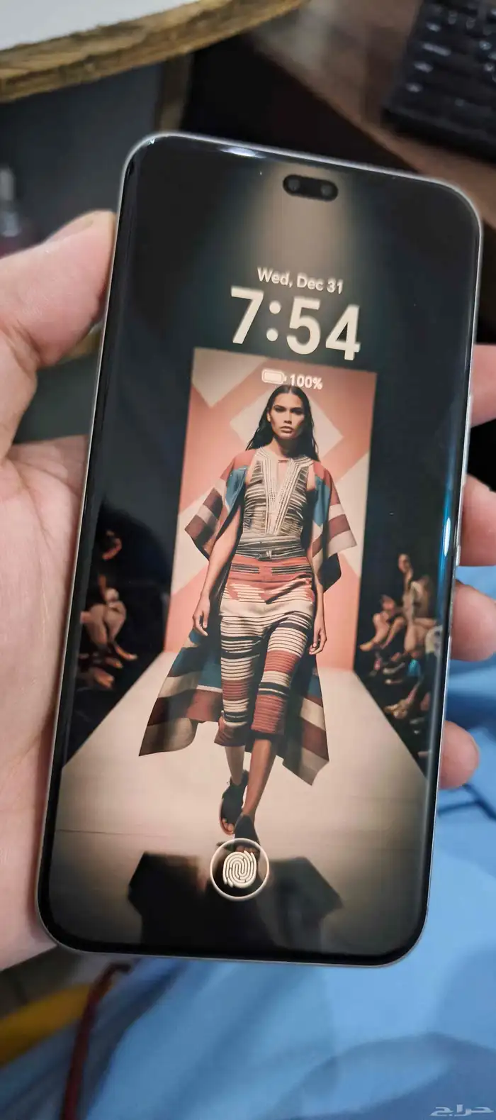 honor 400 pro use only two months bye from jarir 1