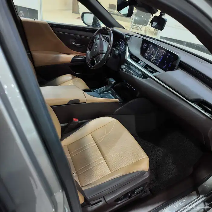 لكزسEs300h -موديل 2021- عداد120-بطاقه جمركيه-رش بابين امامين 21