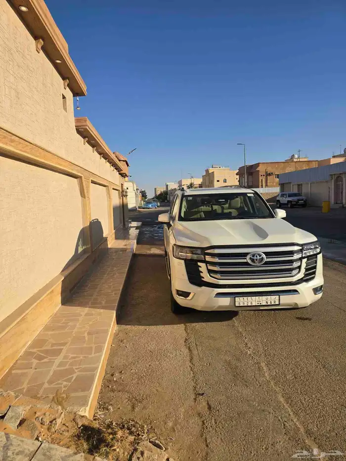 لندكروز 2022 رقم 2 فتحه خالي من السمكره والرش فيه تعديل 3