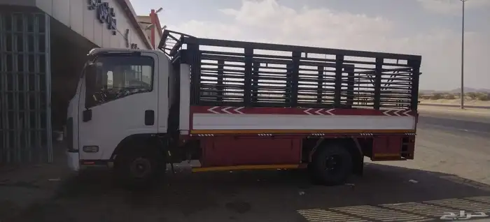 Isuzu 2013 Mileage 900 2