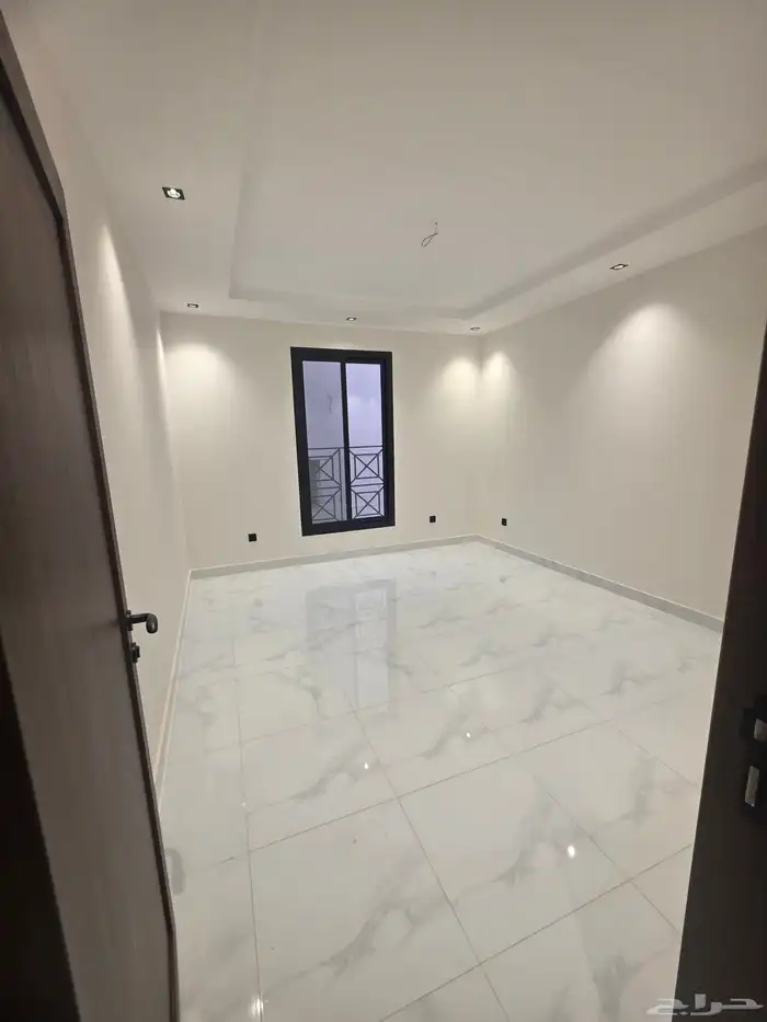 شقق 5 غرف وروف جديده للايجار حي المنار 1