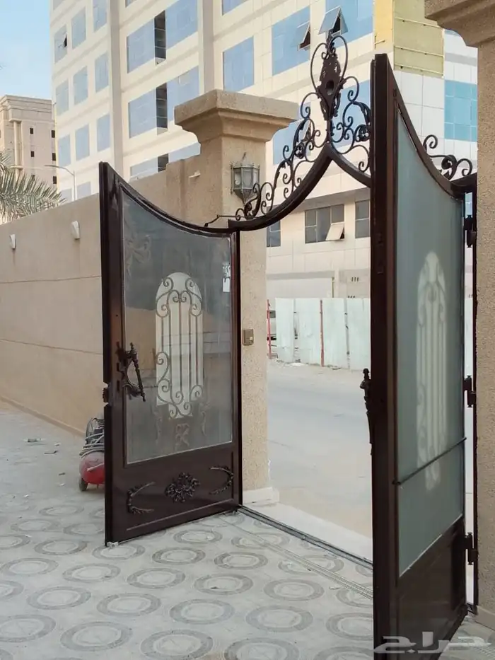 صباغ الاطرش الاحساء جميع صبغ وصيانه الاثاث دولاب ابواب غرف 3