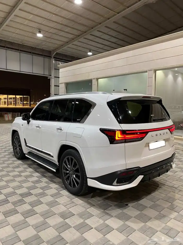 For sale 2024 Lexus F Sport Full Option Saudi model 4