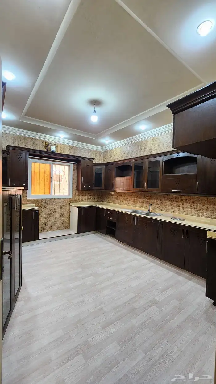 شقه 5 غرف للايجار النسبم 8