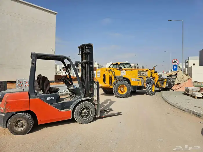 شوكه رافعه شوكية فوركلفت للايجار شهري ويومي ومشاوير 5