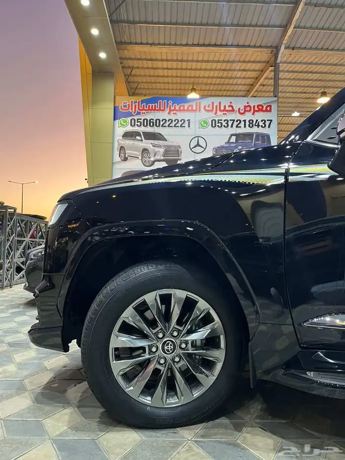 تويوتا VXR 2025 لون اسود 17