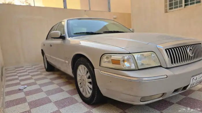 Ford Mercury with special number 305 4