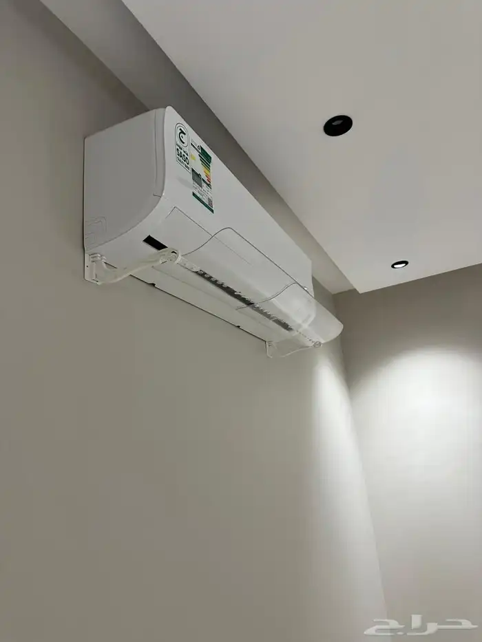 موزع موجه مصد عاكس حاجز مانع رداد غطاء هواء مكيفات اسبليت 3