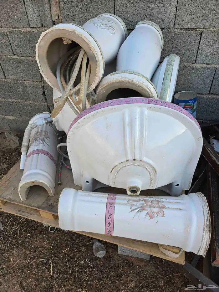 للبيع عدد2 شبابيك المنيوم وكذالك عدد 4 مغاسل يد 3