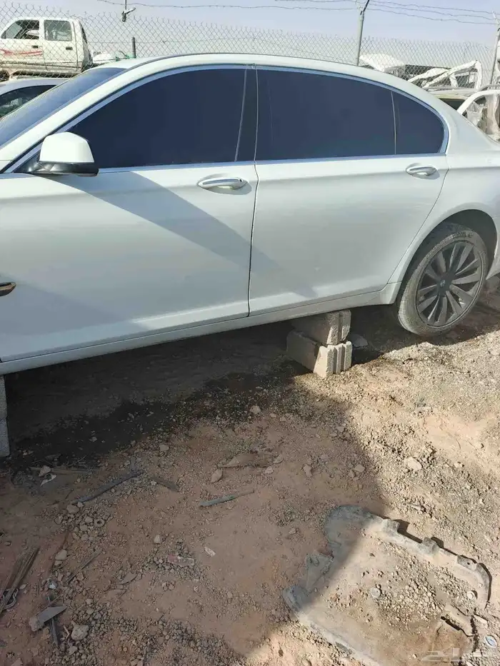 تشليح قطع غيار السيارات بي ام مديل 2012الحجم 730 2