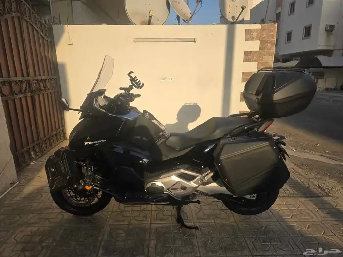 Honda Forza 750 scooter 4