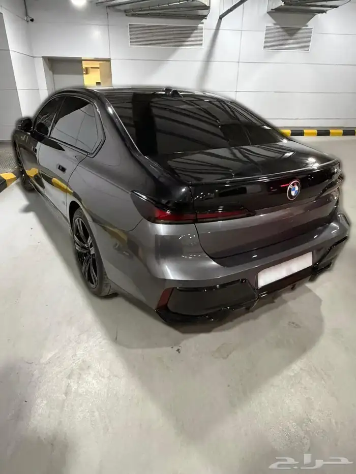 للبيع بي إم دبليو الفئة السابعة 2024 - قمة الفخامة والتميز 2