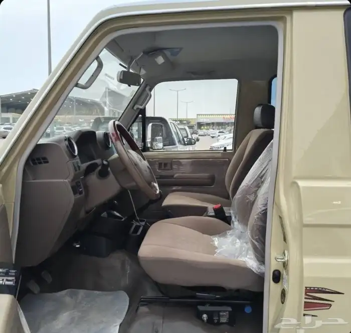 Toyota Hilux Beige Model 2022 7