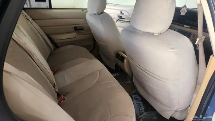 2010 Ford Victoria 6